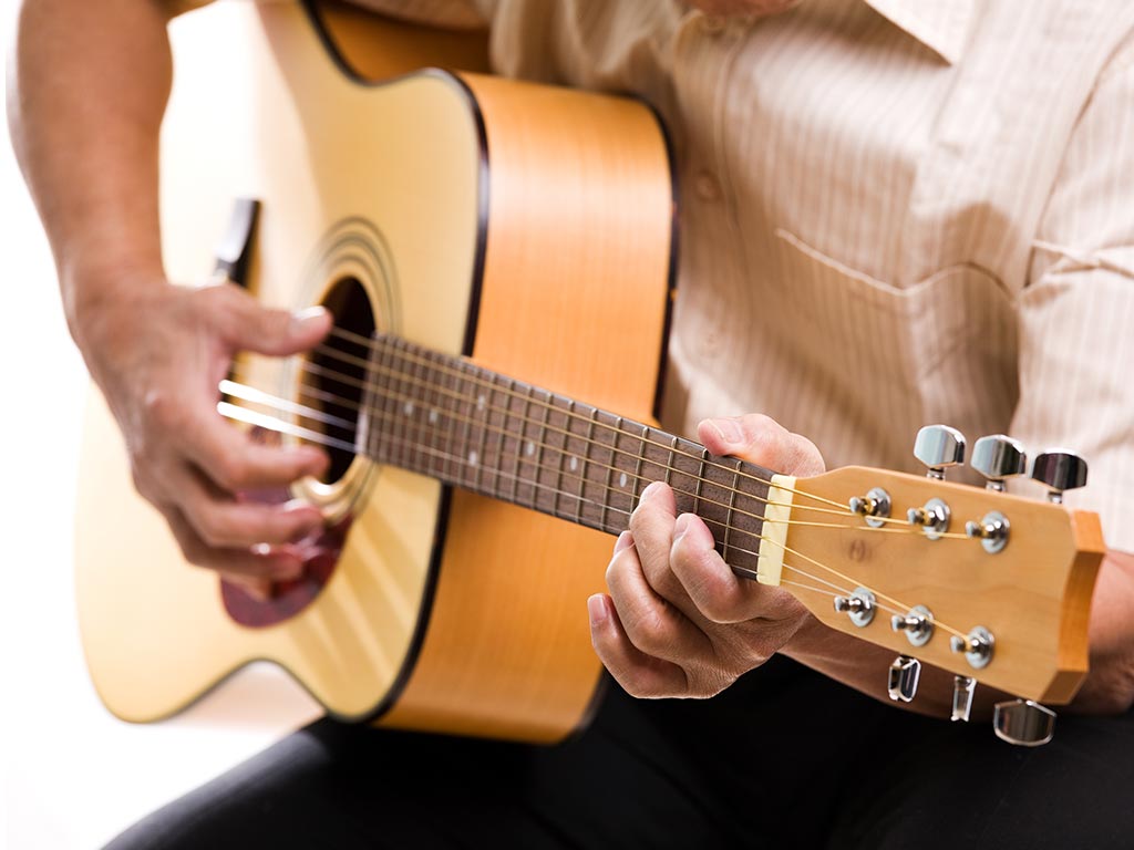 Read more about the article Buying A Used Acoustic Guitar